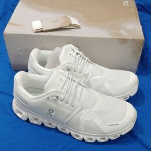 NWOT On Cloud White Cloud 6 Sneakers
